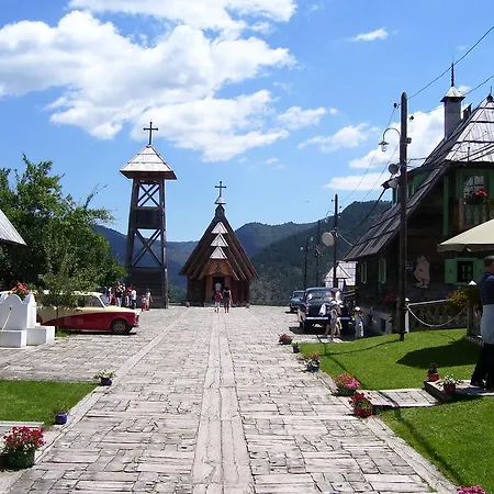 Viola I Detelina Перучац