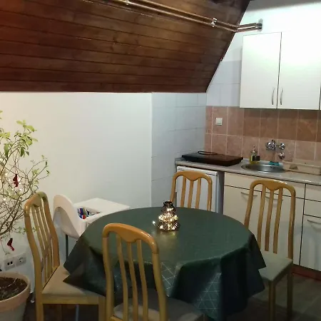 Viola I Detelina